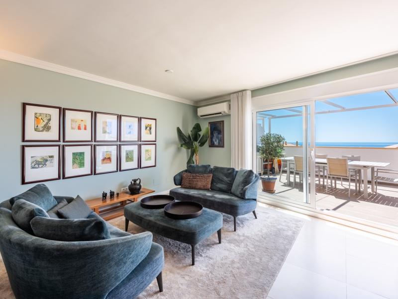 FOR SALE 🏡 Renovated Penthouse with Sea Views on the Boulevard – San Pedro de Alcántara