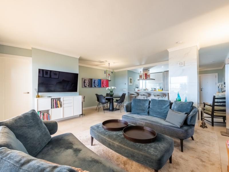 FOR SALE 🏡 Renovated Penthouse with Sea Views on the Boulevard – San Pedro de Alcántara