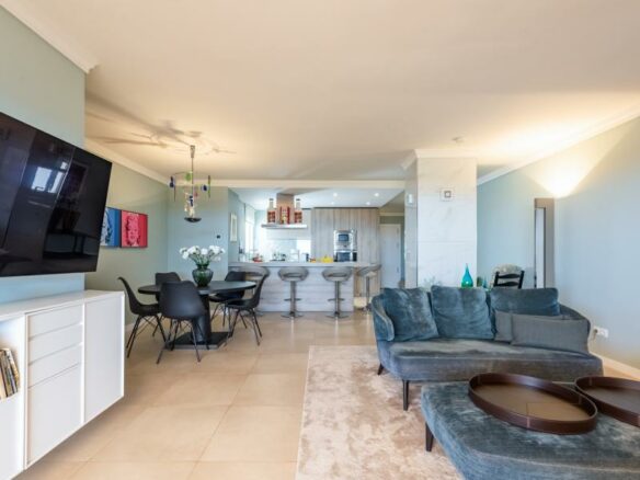 FOR SALE 🏡 Renovated Penthouse with Sea Views on the Boulevard – San Pedro de Alcántara