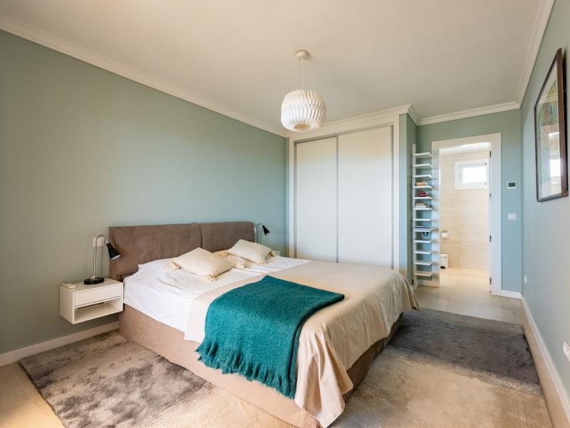 FOR SALE 🏡 Renovated Penthouse with Sea Views on the Boulevard – San Pedro de Alcántara