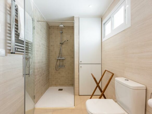 FOR SALE 🏡 Renovated Penthouse with Sea Views on the Boulevard – San Pedro de Alcántara