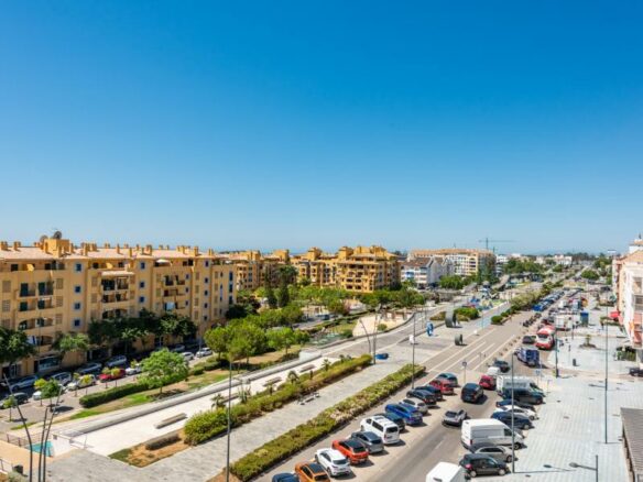 FOR SALE 🏡 Renovated Penthouse with Sea Views on the Boulevard – San Pedro de Alcántara