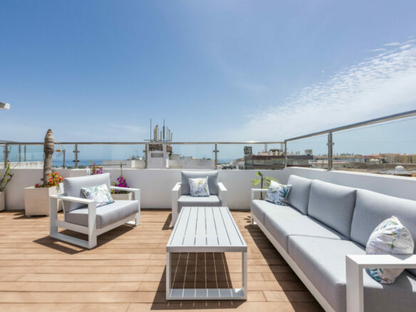 FOR SALE 🏡 Renovated Duplex Penthouse with Rooftop Terrace – San Pedro de Alcántara, Marbella