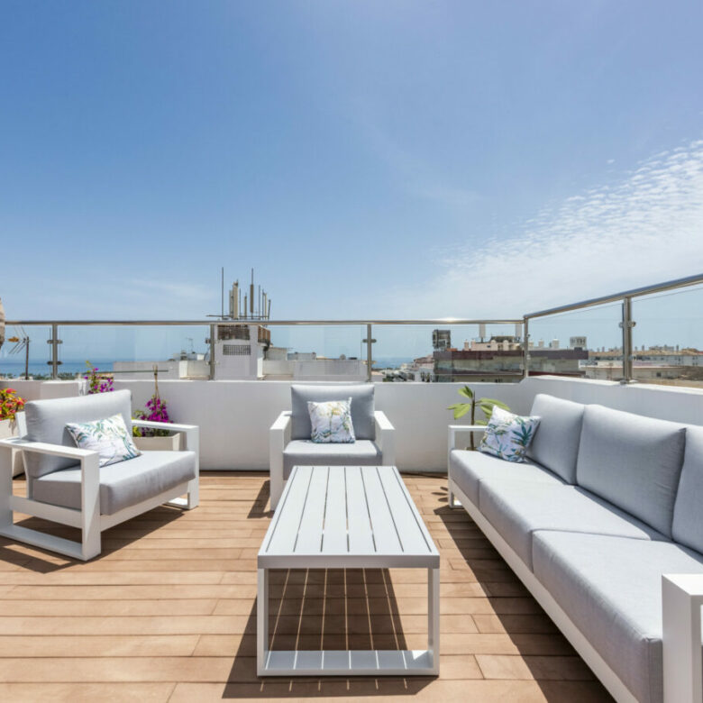 FOR SALE 🏡 Renovated Duplex Penthouse with Rooftop Terrace – San Pedro de Alcántara, Marbella