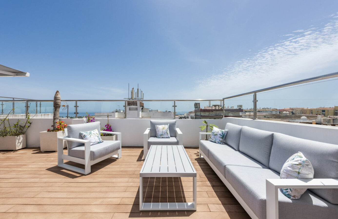 FOR SALE 🏡 Renovated Duplex Penthouse with Rooftop Terrace – San Pedro de Alcántara, Marbella