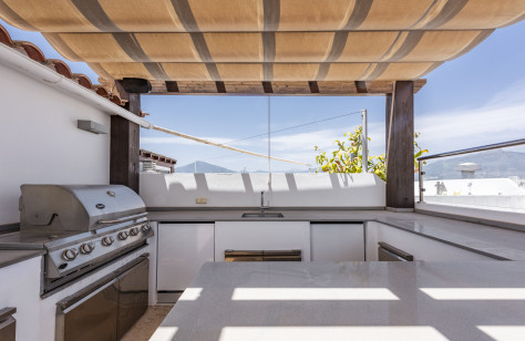FOR SALE 🏡 Renovated Duplex Penthouse with Rooftop Terrace – San Pedro de Alcántara, Marbella