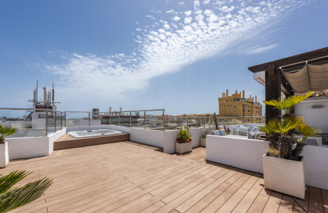 FOR SALE 🏡 Renovated Duplex Penthouse with Rooftop Terrace – San Pedro de Alcántara, Marbella