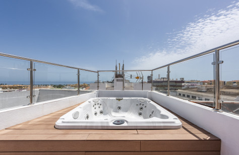 FOR SALE 🏡 Renovated Duplex Penthouse with Rooftop Terrace – San Pedro de Alcántara, Marbella