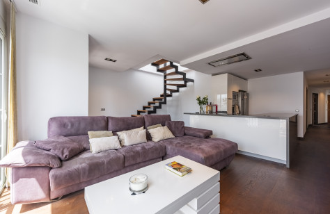 FOR SALE 🏡 Renovated Duplex Penthouse with Rooftop Terrace – San Pedro de Alcántara, Marbella