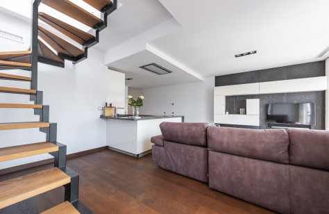 FOR SALE 🏡 Renovated Duplex Penthouse with Rooftop Terrace – San Pedro de Alcántara, Marbella