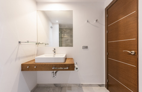FOR SALE 🏡 Renovated Duplex Penthouse with Rooftop Terrace – San Pedro de Alcántara, Marbella
