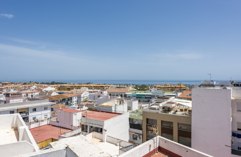 FOR SALE 🏡 Renovated Duplex Penthouse with Rooftop Terrace – San Pedro de Alcántara, Marbella