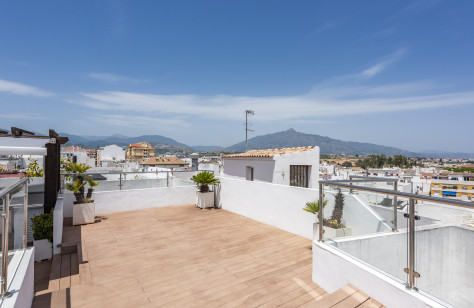 FOR SALE 🏡 Renovated Duplex Penthouse with Rooftop Terrace – San Pedro de Alcántara, Marbella