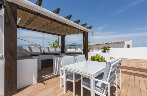 FOR SALE 🏡 Renovated Duplex Penthouse with Rooftop Terrace – San Pedro de Alcántara, Marbella