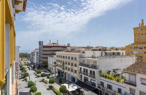FOR SALE 🏡 Renovated Duplex Penthouse with Rooftop Terrace – San Pedro de Alcántara, Marbella