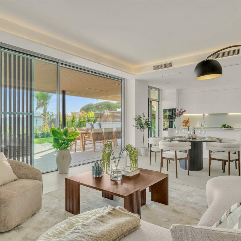 FOR SALE 🏡 Villa-Style Ground Floor Apartment – Santa Clara Golf, Marbella East, Marbella