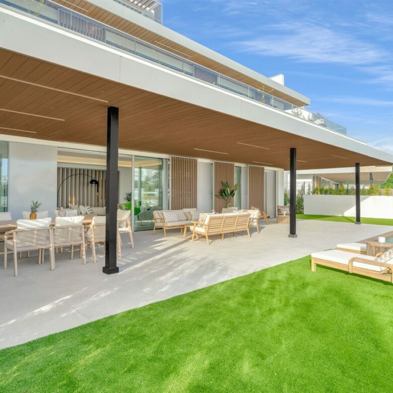 FOR SALE 🏡 Villa-Style Ground Floor Apartment – Santa Clara Golf, Marbella East, Marbella