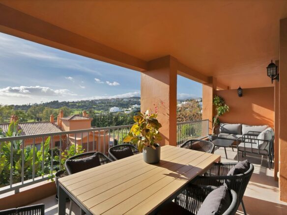 Spacious apartment gated community Benatalaya Atalaya Estepona