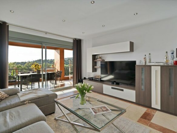 Spacious apartment gated community Benatalaya Atalaya Estepona