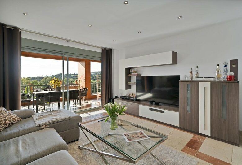 Spacious apartment gated community Benatalaya Atalaya Estepona