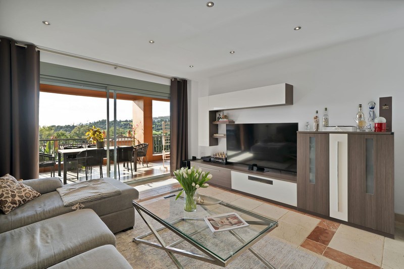 Spacious apartment gated community Benatalaya Atalaya Estepona