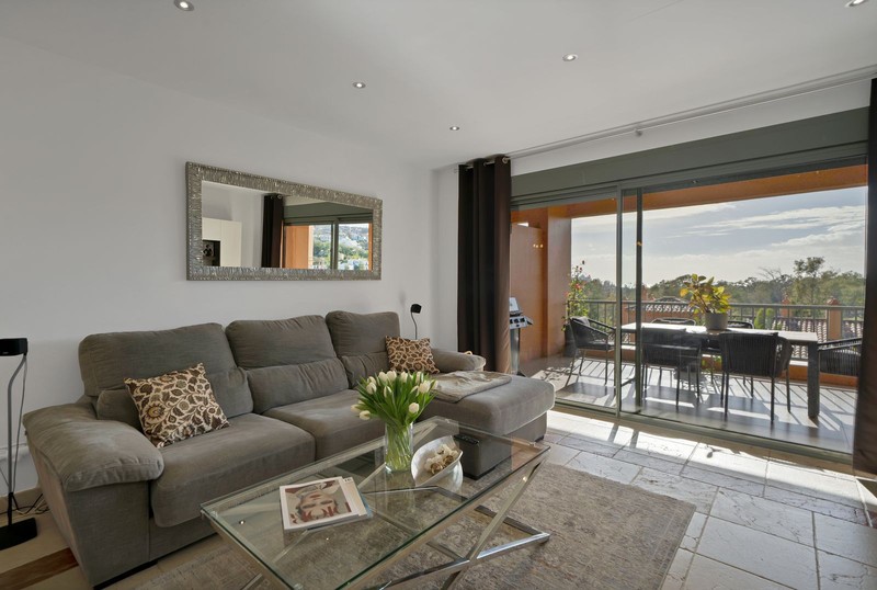 Spacious apartment gated community Benatalaya Atalaya Estepona