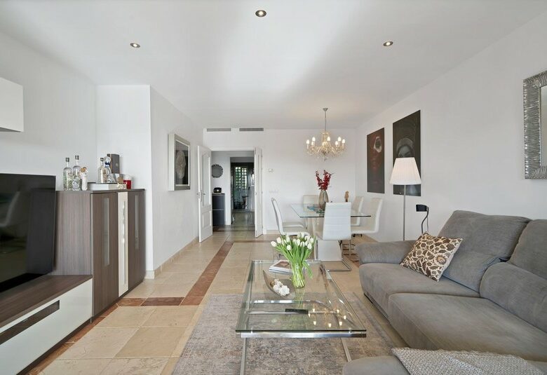 Spacious apartment gated community Benatalaya Atalaya Estepona