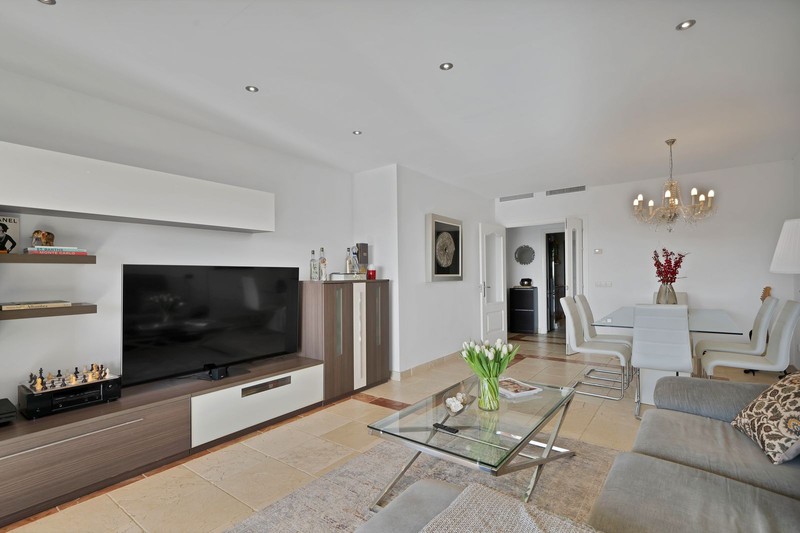 Spacious apartment gated community Benatalaya Atalaya Estepona