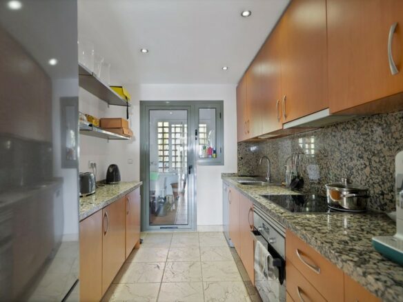 Spacious apartment gated community Benatalaya Atalaya Estepona