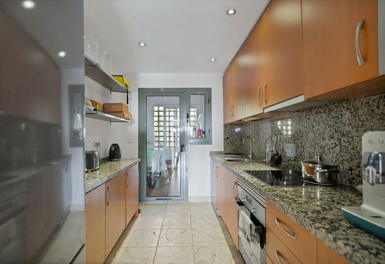 Spacious apartment gated community Benatalaya Atalaya Estepona