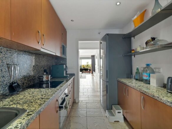 Spacious apartment gated community Benatalaya Atalaya Estepona