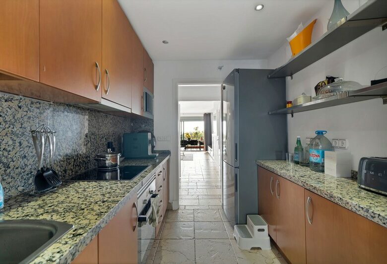 Spacious apartment gated community Benatalaya Atalaya Estepona