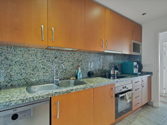 Spacious apartment gated community Benatalaya Atalaya Estepona