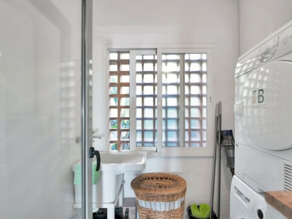 Spacious apartment gated community Benatalaya Atalaya Estepona