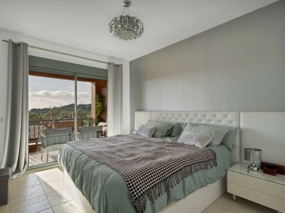 Spacious apartment gated community Benatalaya Atalaya Estepona