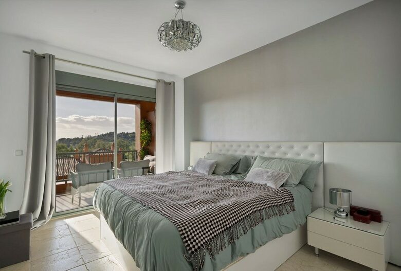 Spacious apartment gated community Benatalaya Atalaya Estepona
