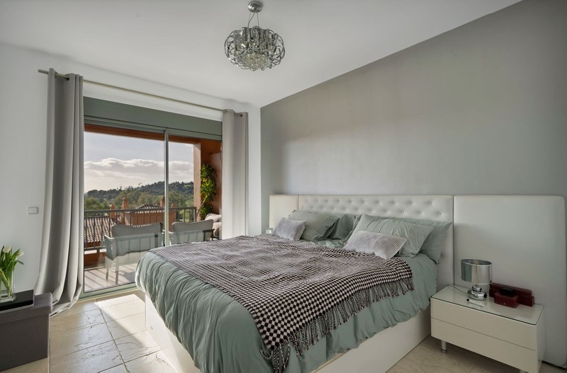Spacious apartment gated community Benatalaya Atalaya Estepona