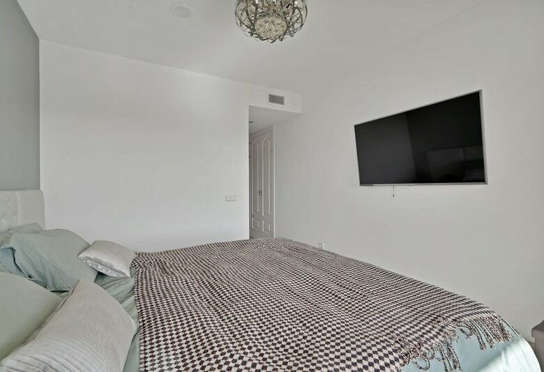 Spacious apartment gated community Benatalaya Atalaya Estepona