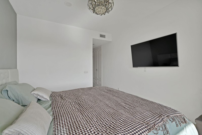 Spacious apartment gated community Benatalaya Atalaya Estepona