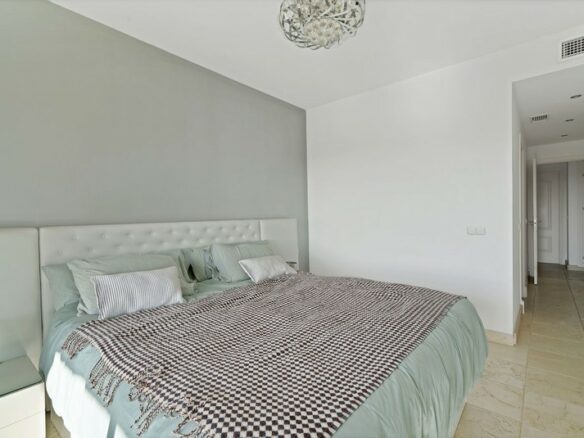 Spacious apartment gated community Benatalaya Atalaya Estepona