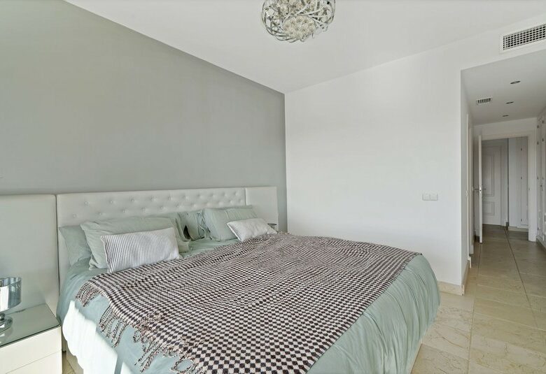 Spacious apartment gated community Benatalaya Atalaya Estepona