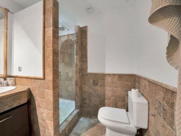 Spacious apartment gated community Benatalaya Atalaya Estepona
