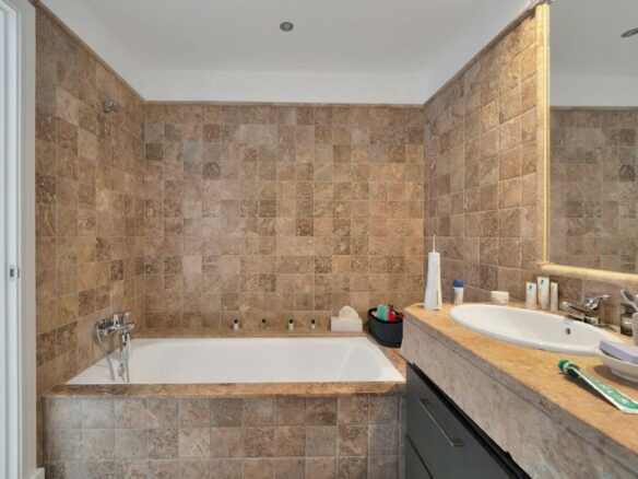 Spacious apartment gated community Benatalaya Atalaya Estepona