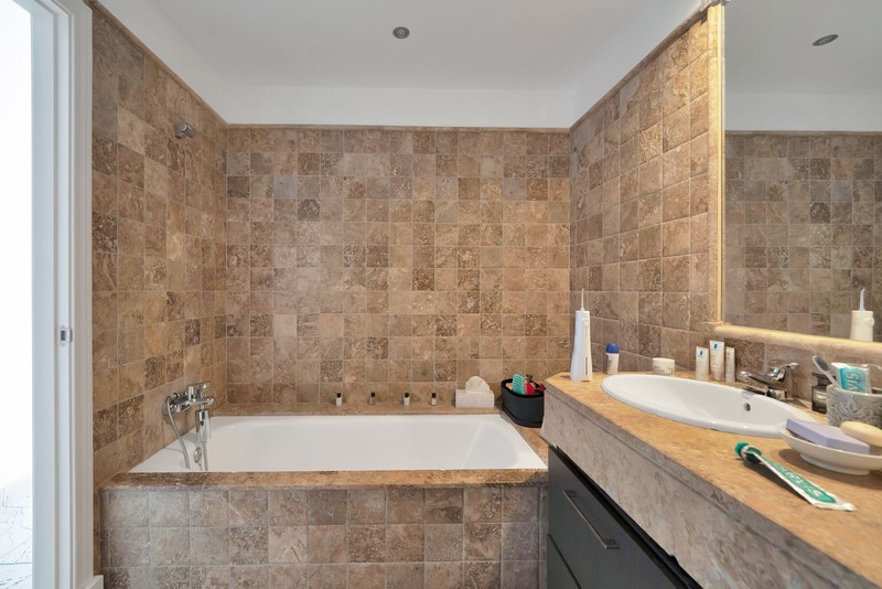 Spacious apartment gated community Benatalaya Atalaya Estepona