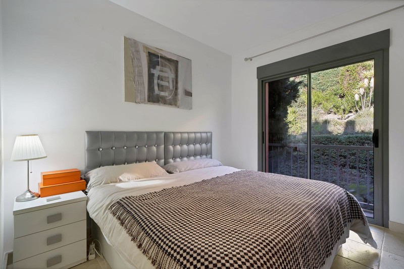 Spacious apartment gated community Benatalaya Atalaya Estepona