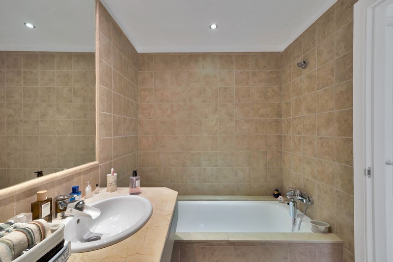 Spacious apartment gated community Benatalaya Atalaya Estepona