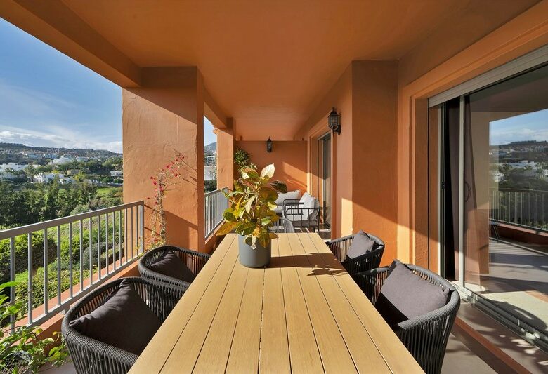 Spacious apartment gated community Benatalaya Atalaya Estepona