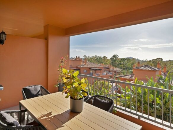 Spacious apartment gated community Benatalaya Atalaya Estepona