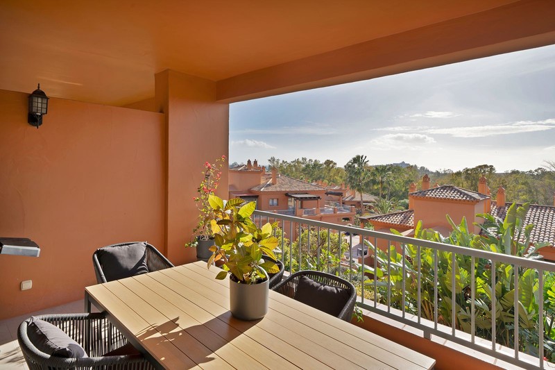 Spacious apartment gated community Benatalaya Atalaya Estepona