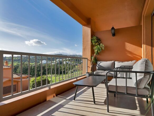Spacious apartment gated community Benatalaya Atalaya Estepona
